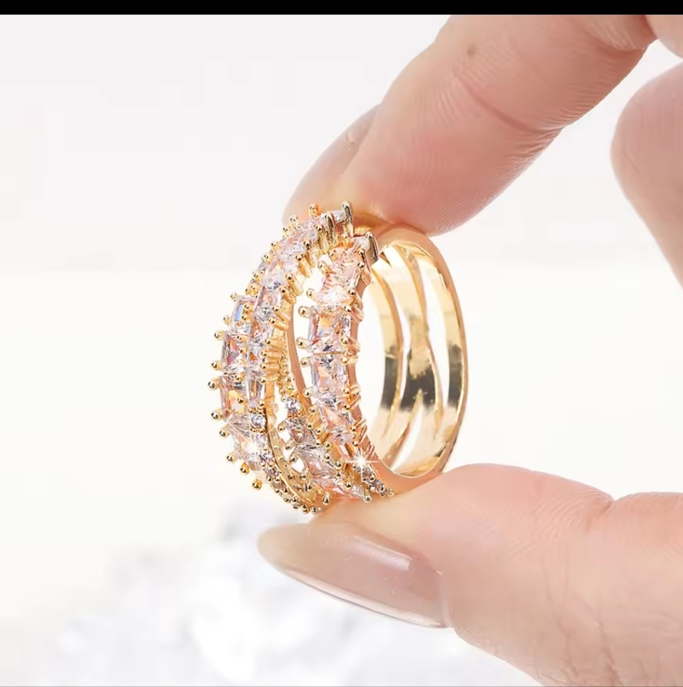 GORGEOUS BOUTIQUE TWIST WRAP GOLD RING